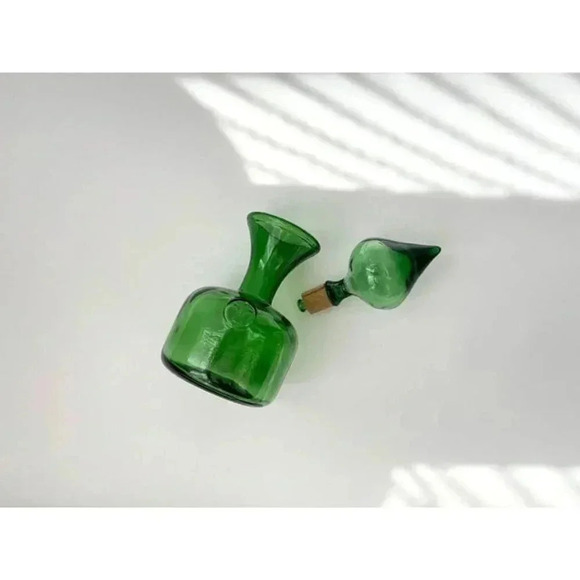 Vintage MCM Italian Empoli Glass Decanter W/ Stopper & Fluer de Lis Symbol Embos - Picture 9 of 10